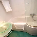 Logis & Restaurant - Les Tuileries Hotel Féy