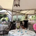 Logis & Restaurant - Les Tuileries Hotel