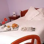 Hotel Logis & Restaurant - Les Tuileries