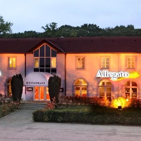 Logis & Restaurant - Les Tuileries 3*