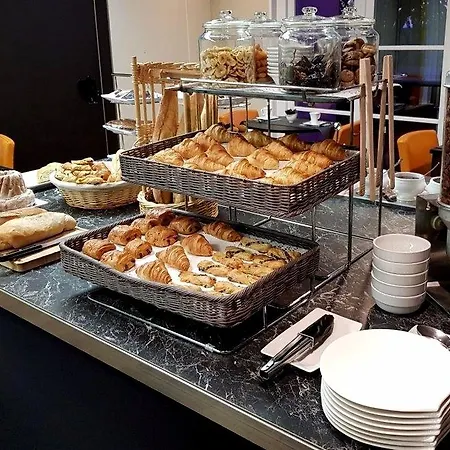 Logis & Restaurant - Les Tuileries Hotel 3*