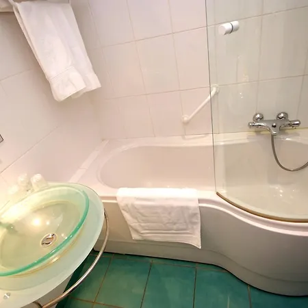 Logis & Restaurant - Les Tuileries Hotel Féy