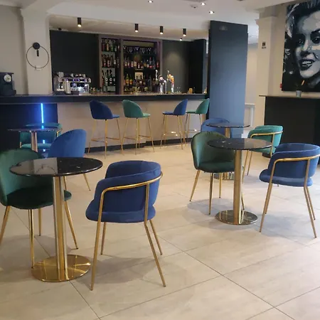 Logis & Restaurant - Les Tuileries Hotel 3*