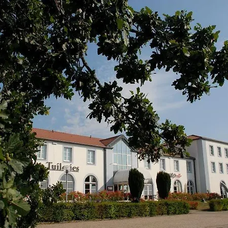 Logis & Restaurant - Les Tuileries Hotel Féy