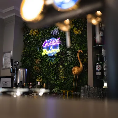 מלון Logis & Restaurant - Les Tuileries 3*