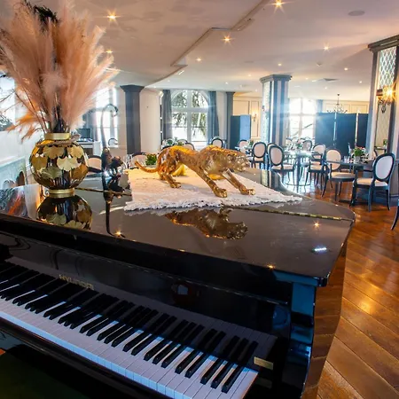 Logis & Restaurant - Les Tuileries 3* Fey