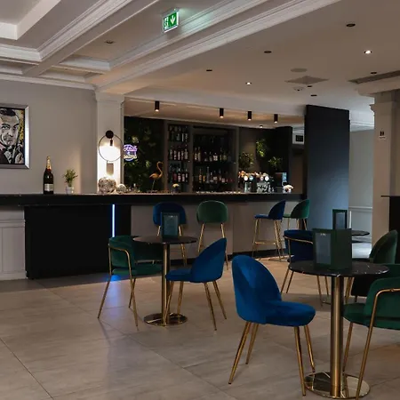 Logis & Restaurant - Les Tuileries Отель 3*