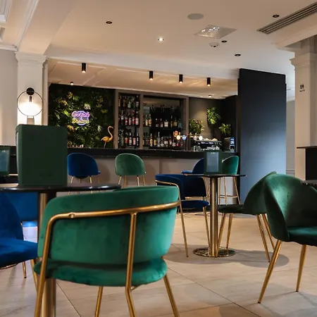 Logis & Restaurant - Les Tuileries 3*