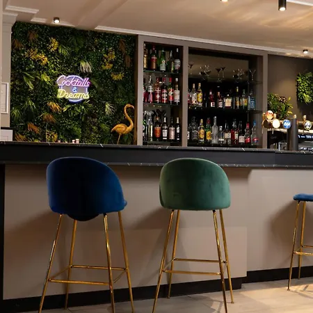 Logis & Restaurant - Les Tuileries 3* Fey