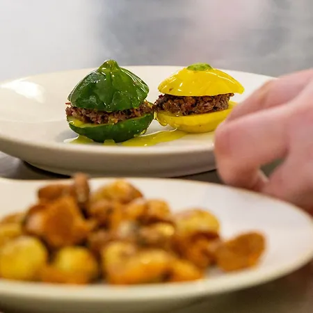 מלון Logis & Restaurant - Les Tuileries 3*