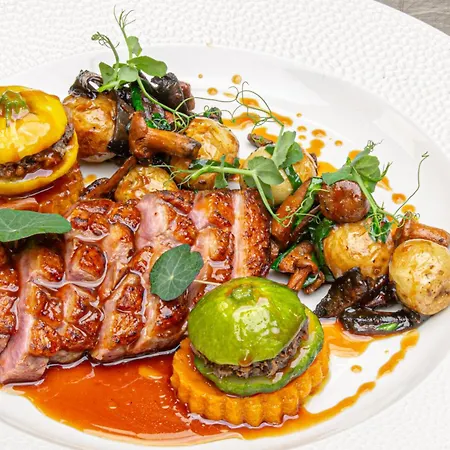 Logis & Restaurant - Les Tuileries فندق