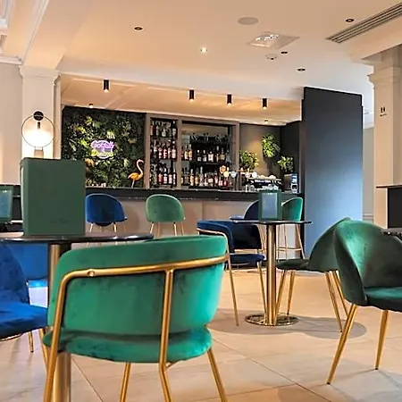 Logis Les Tuileries Hotel
