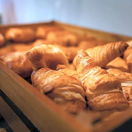Logis & Restaurant - Les Tuileries Hotel