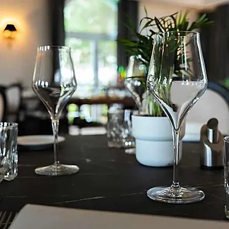 Logis Les Tuileries 3* Féy