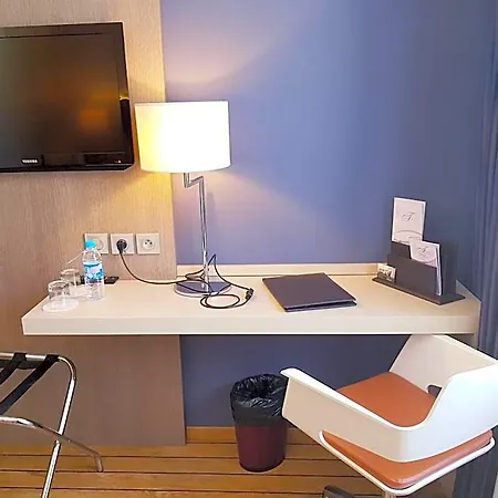 Hotel Logis Les Tuileries