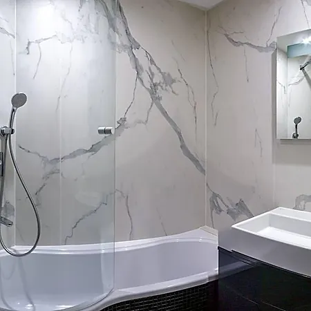 Hotel Logis Les Tuileries 3*