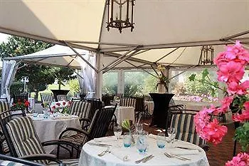 Logis & Restaurant - Les Tuileries מלון