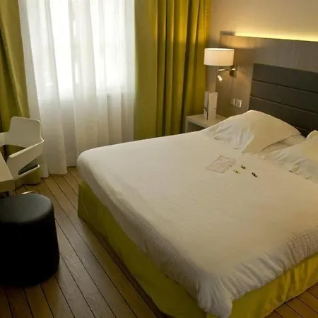 Logis & Restaurant - Les Tuileries فندق