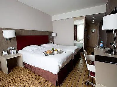 Logis & Restaurant - Les Tuileries فندق 3*