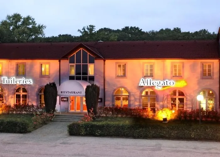 Logis & Restaurant - Les Tuileries 3*