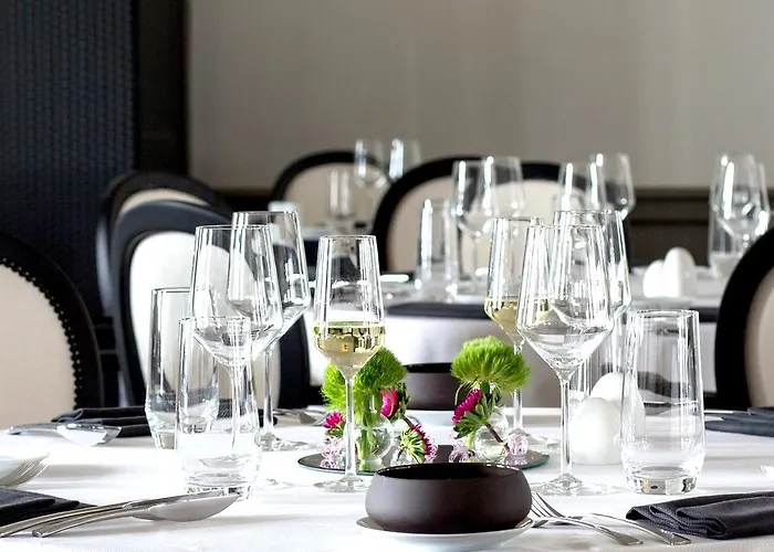 Отель Logis & Restaurant - Les Tuileries Fey