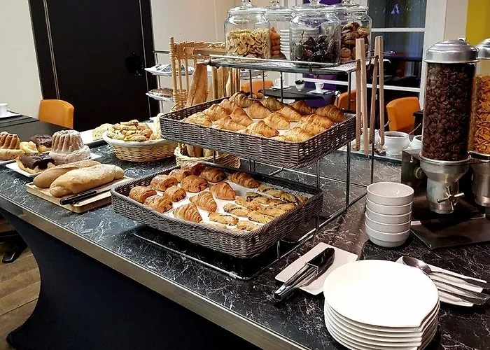 Logis & Restaurant - Les Tuileries Отель 3*