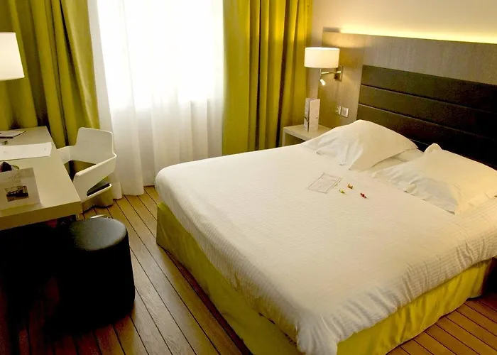 Logis & Restaurant - Les Tuileries Отель 3*