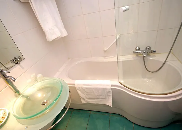 Logis & Restaurant - Les Tuileries Hotel Féy