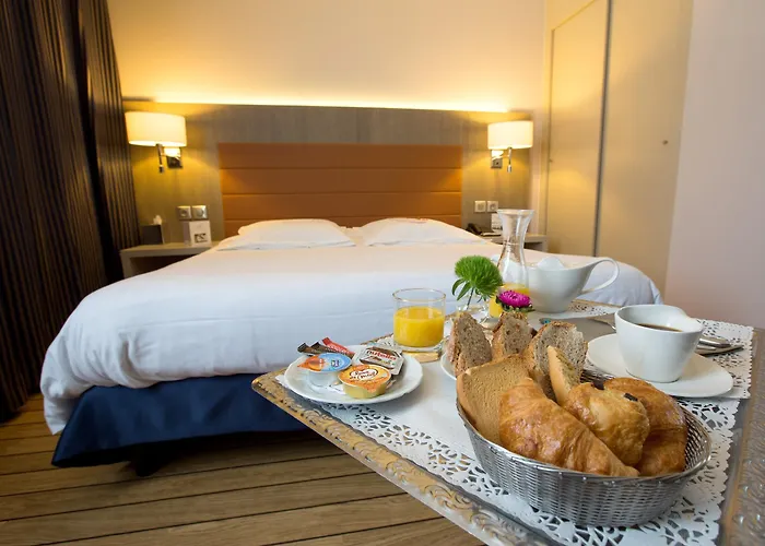 Hotel Logis & Restaurant - Les Tuileries Féy