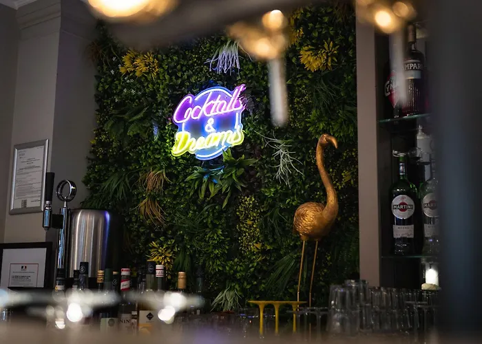 Отель Logis & Restaurant - Les Tuileries 3*