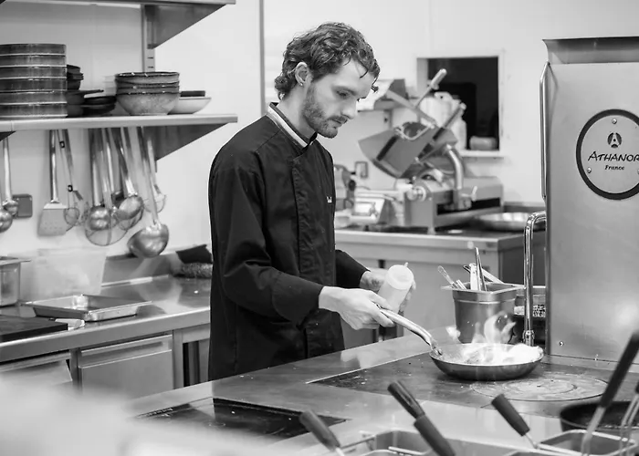 Logis & Restaurant - Les Tuileries Hotel Féy