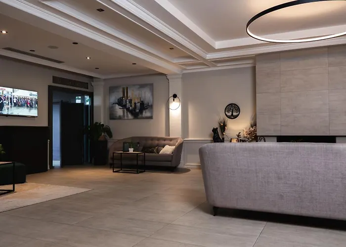 Отель Logis & Restaurant - Les Tuileries Fey