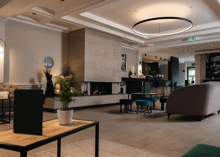 Logis & Restaurant - Les Tuileries 3*