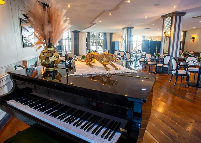 Logis & Restaurant - Les Tuileries 3* Fey