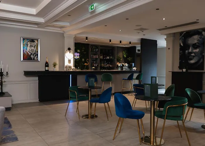 Logis & Restaurant - Les Tuileries Hotel 3*