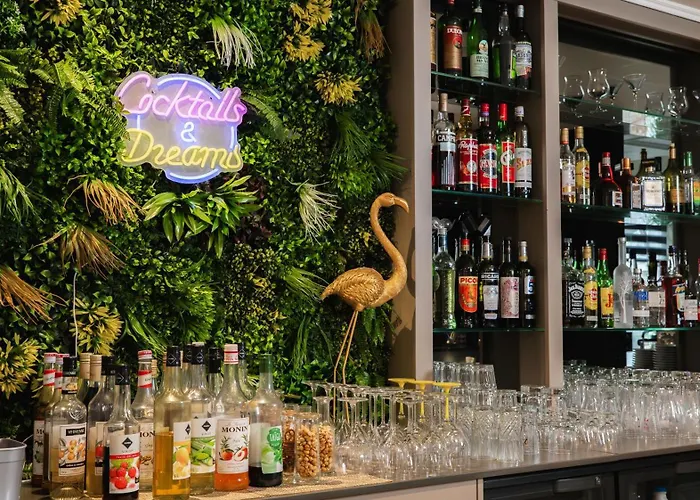 Hotel Logis & Restaurant - Les Tuileries 3*