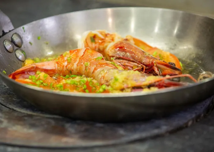 Logis & Restaurant - Les Tuileries Отель Fey