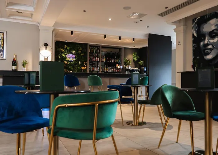 Logis & Restaurant - Les Tuileries 3*