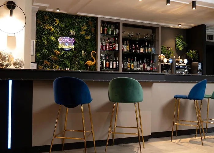 Logis & Restaurant - Les Tuileries 3* Fey