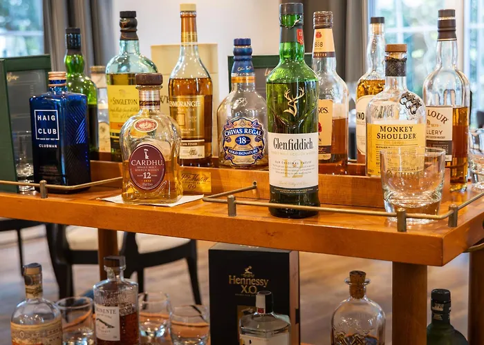 Отель Logis & Restaurant - Les Tuileries