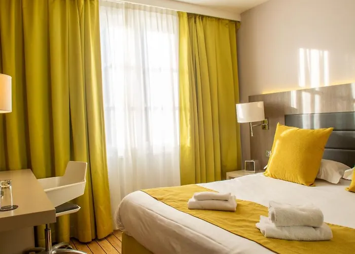 Logis & Restaurant - Les Tuileries Отель 3*