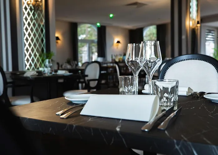 Logis & Restaurant - Les Tuileries 3*
