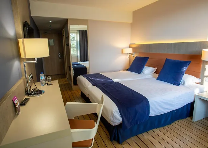 Logis & Restaurant - Les Tuileries Отель 3*