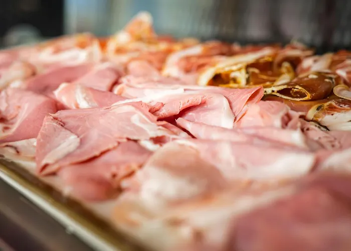 Hotel Logis & Restaurant - Les Tuileries 3*