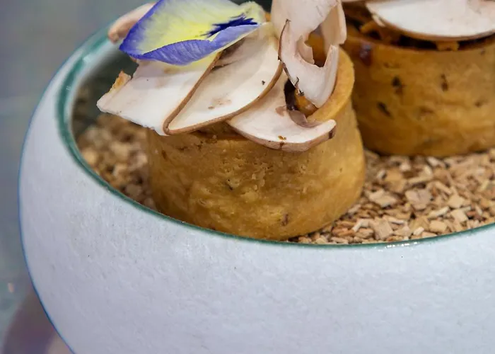 Logis & Restaurant - Les Tuileries Отель Fey