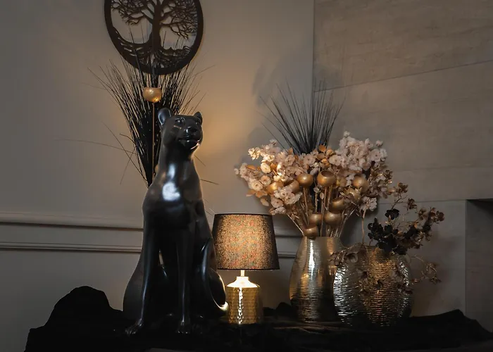 Logis & Restaurant - Les Tuileries Отель