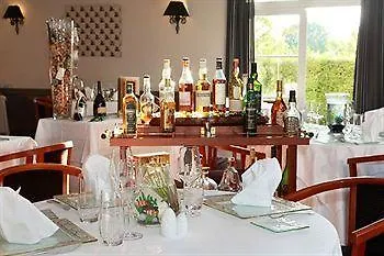 Logis & Restaurant - Les Tuileries Отель