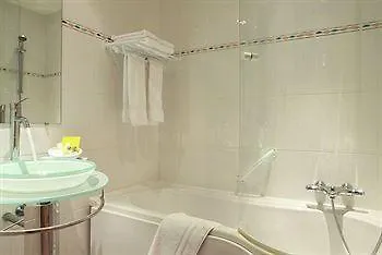 Отель Logis & Restaurant - Les Tuileries Fey