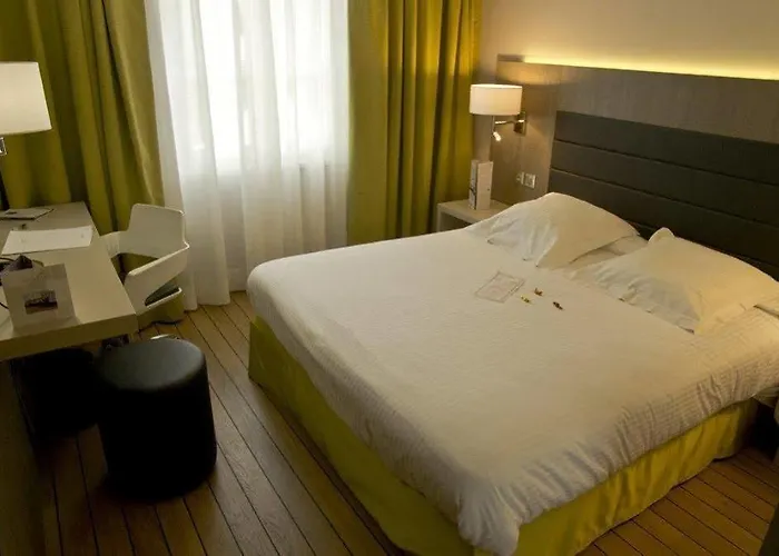 Logis & Restaurant - Les Tuileries Отель