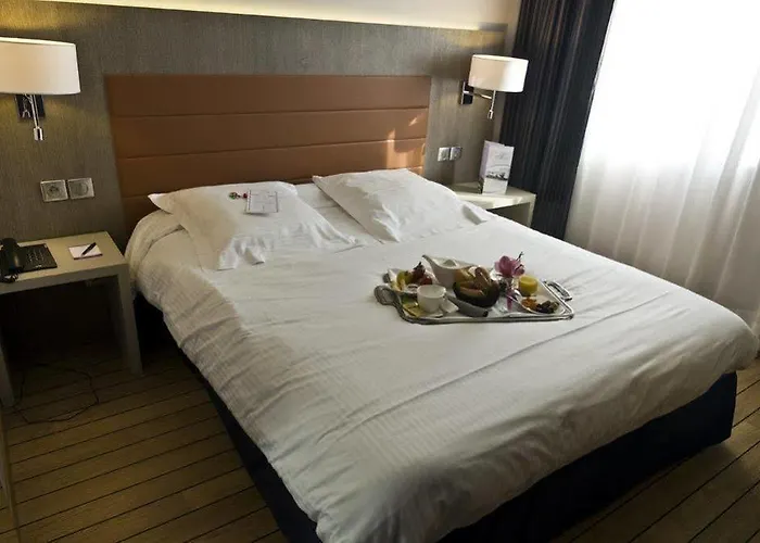 Logis & Restaurant - Les Tuileries 3* Fey